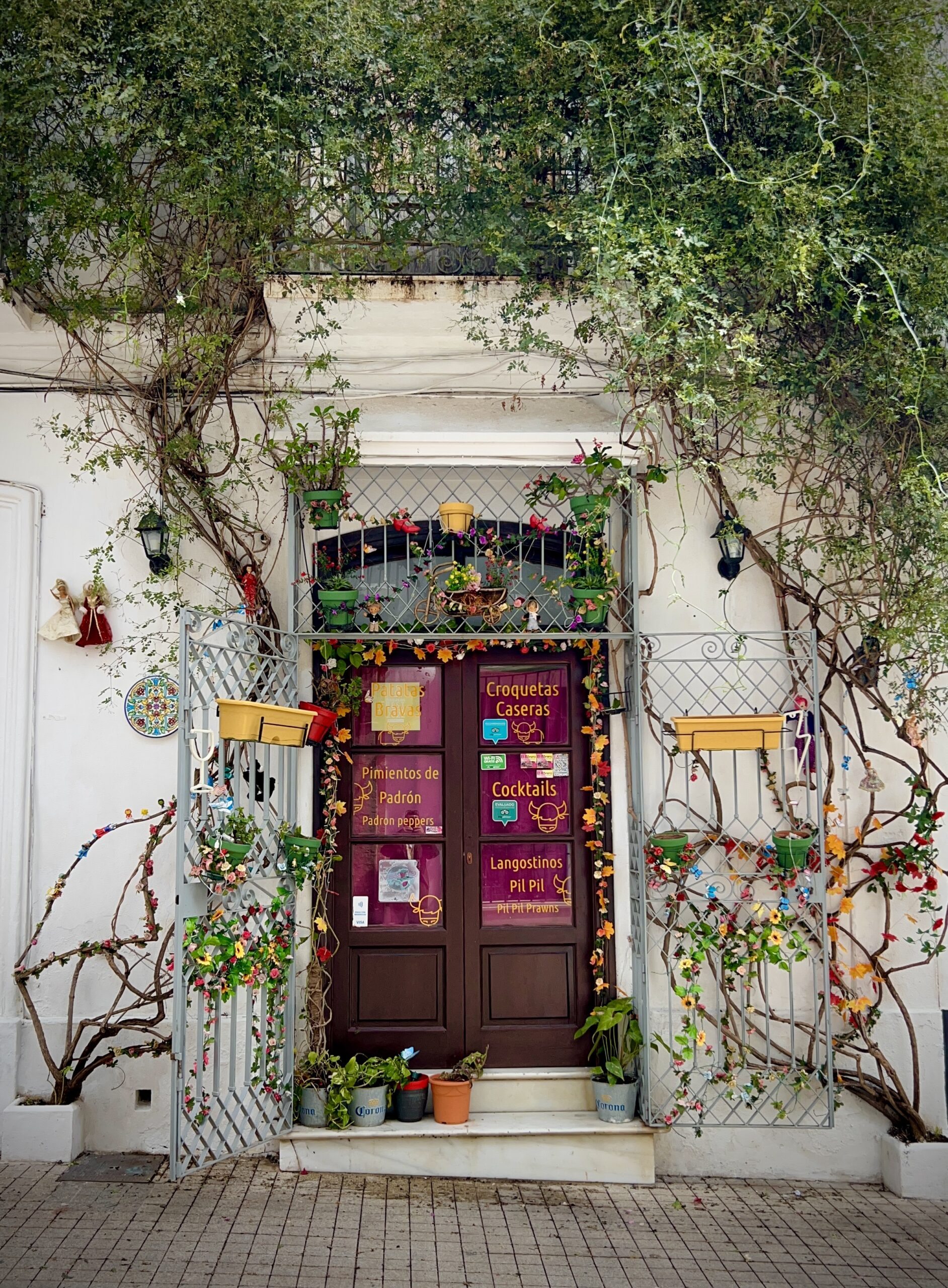 GUÍA DE MARBELLA · info@gozandodelviaje.com · En Gozando del Viaje compartimos contigo todos los lugares del mundo que hemos visitado y te contamos en primera persona cómo hacer que tu viaje marque la diferencia. Elige un destino y nosotros te ayudamos a sacarle el mejor. Ven a gozar del Viaje!